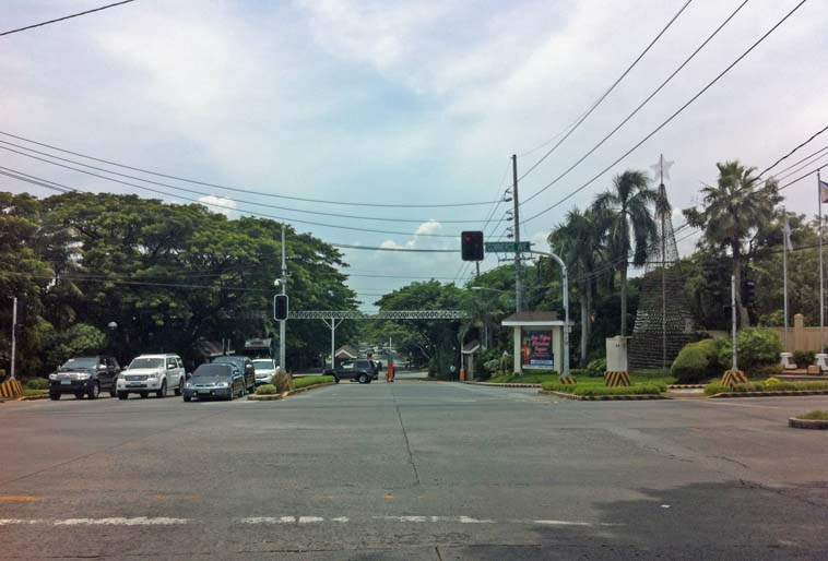 Alabang_Village_Madrigal_Gate