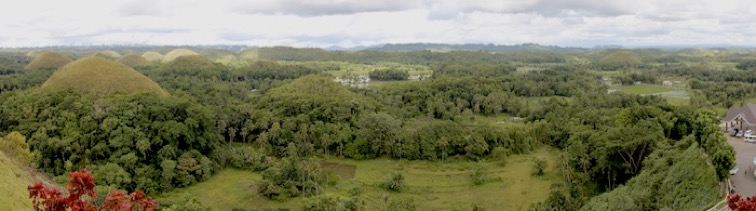 Chocolate_Hills_Panorama_001a