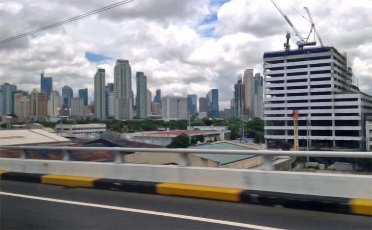 Makati_vanaf_Skyway