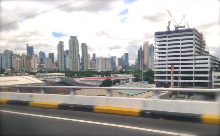 Makati_vanaf_Skyway_2