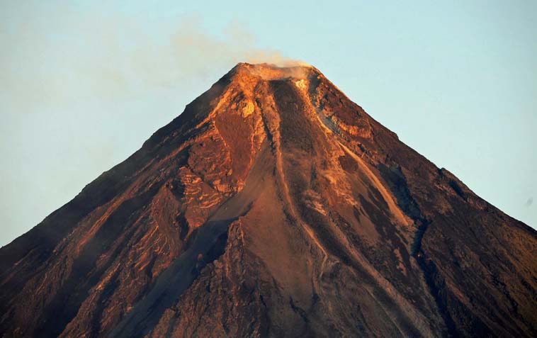 Mount_Mayon_Sep_2014