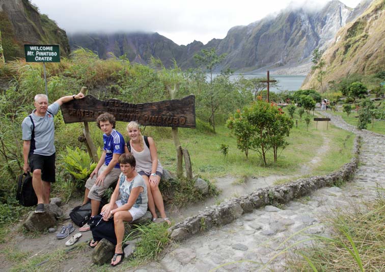 Mount_Pinatubo_2012_12_29_103a