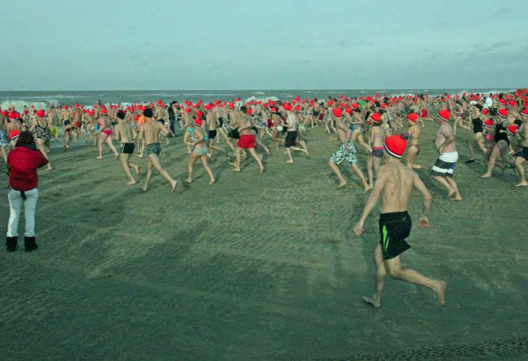 Nieuwjaarsduik_Noordwijk_2014_01_01_034a